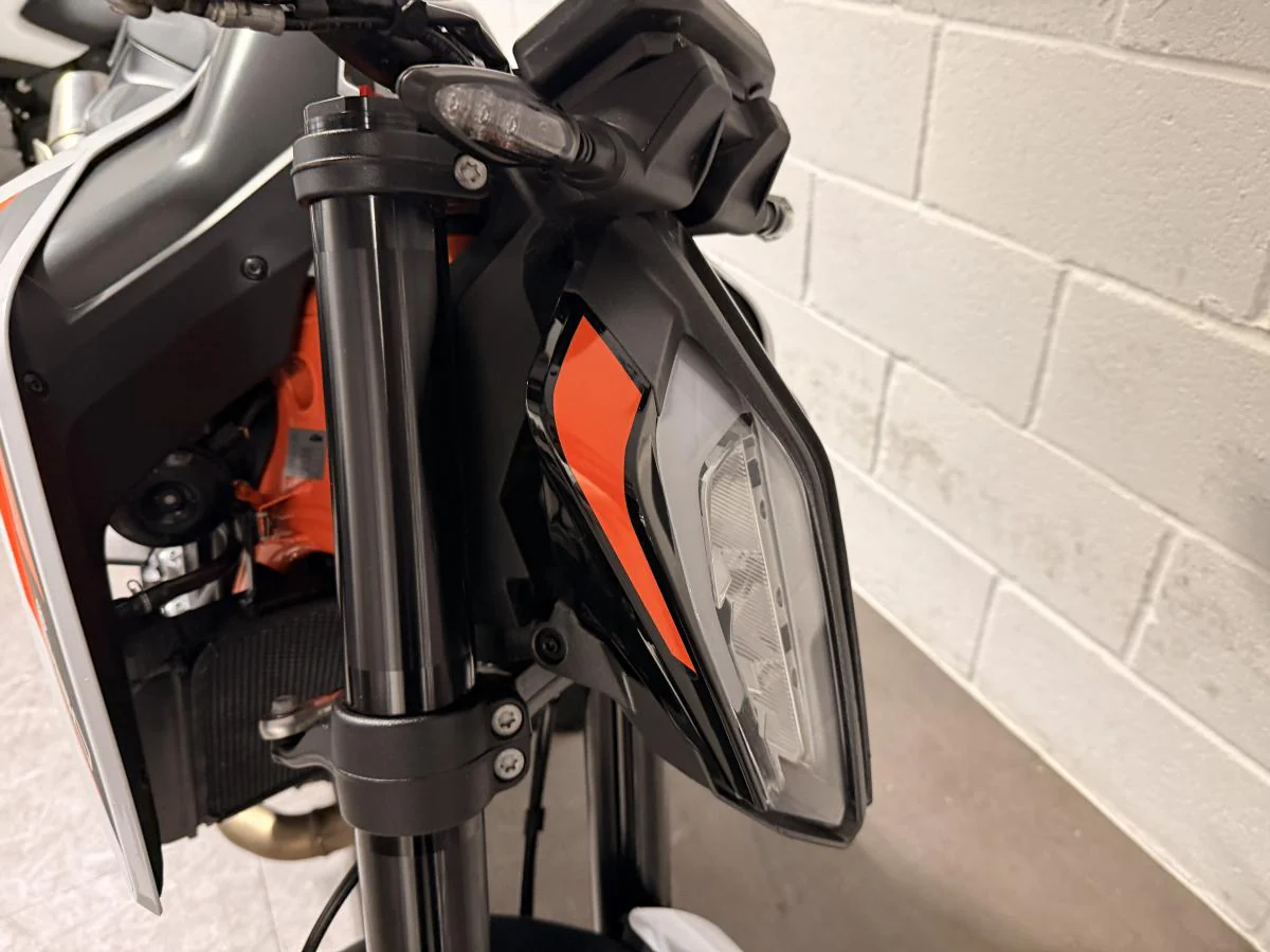 KTM 890 Duke R - Image 24