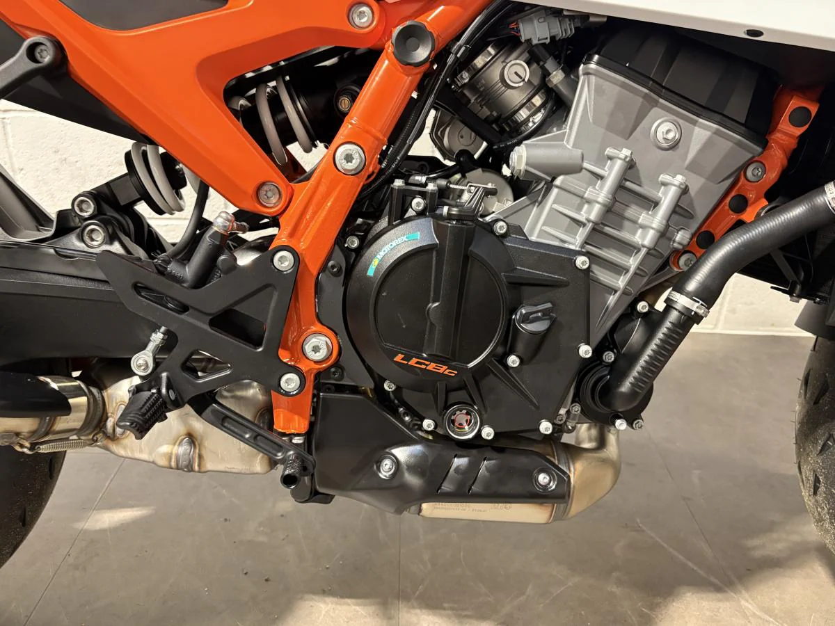 KTM 990 DUKE R - Image 11