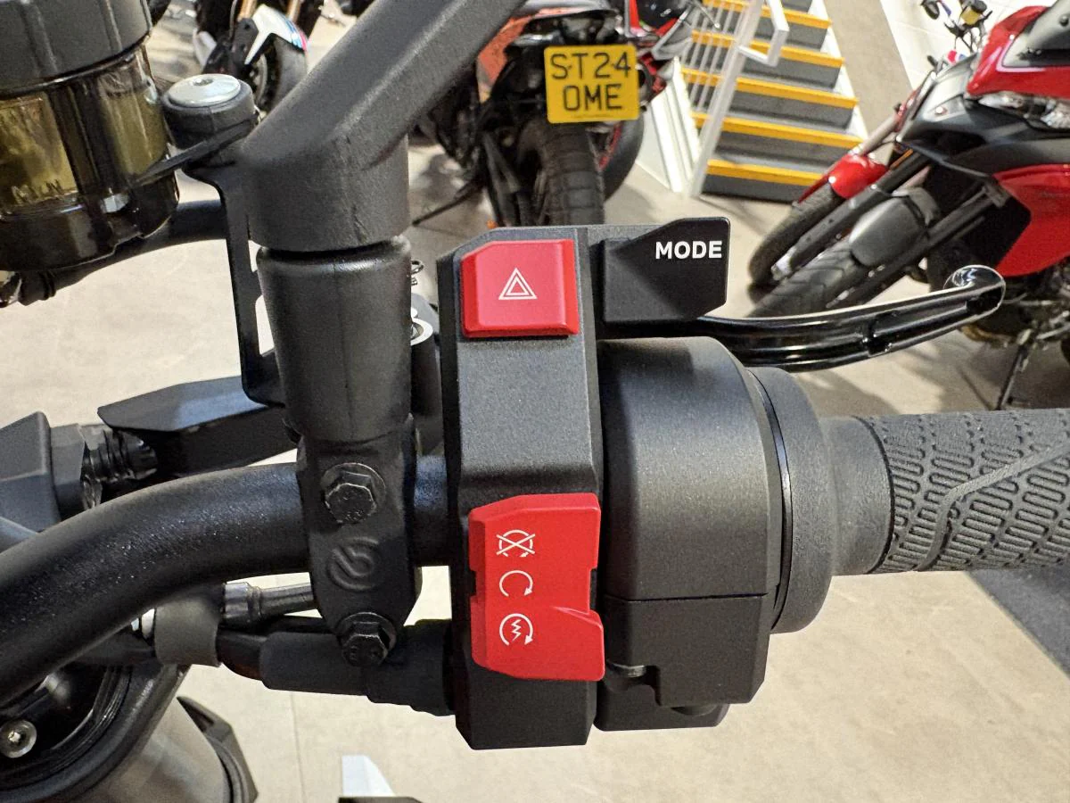 KTM 990 DUKE R - Image 18