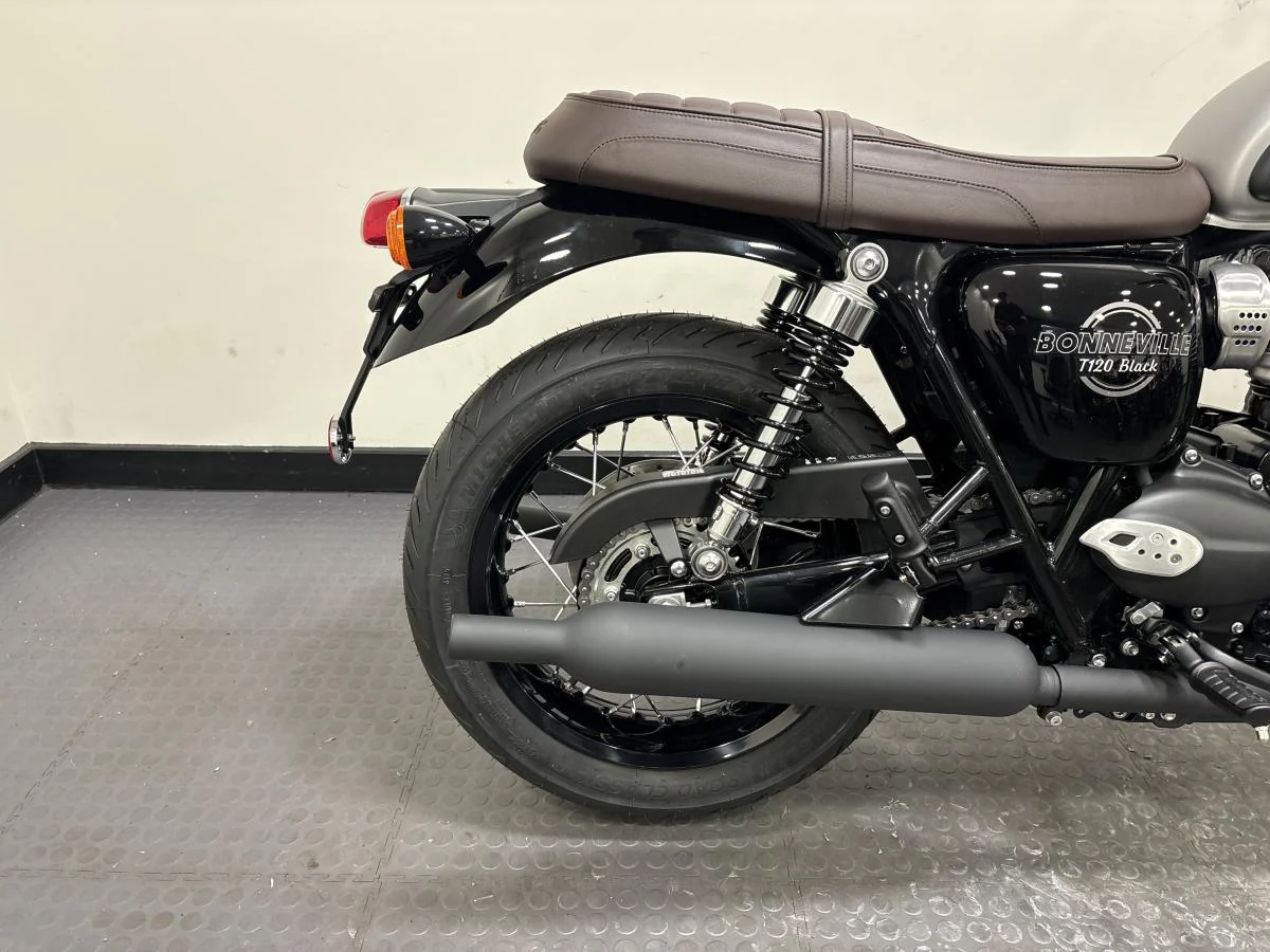 Triumph Bonneville T120 Black - Image 13