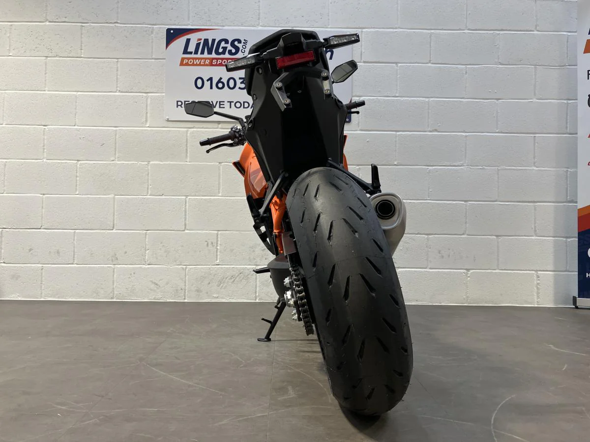 KTM 1390 SUPER DUKE R EVO - Image 10