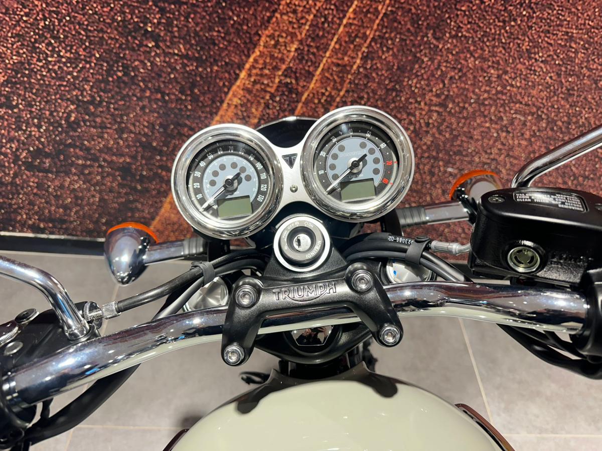 Triumph Bonneville T120 - Image 26