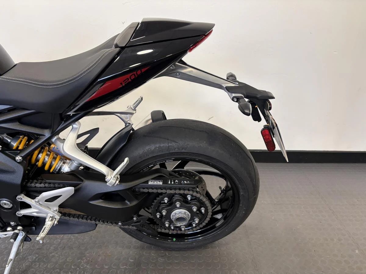 Triumph Speed Triple 1200 RS - Image 11