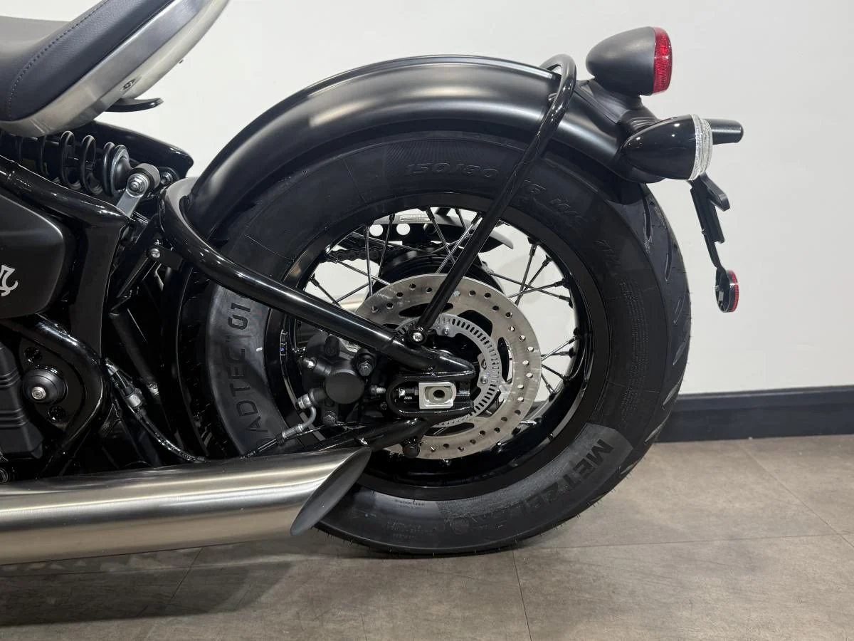 Triumph Bonneville Bobber - Image 10