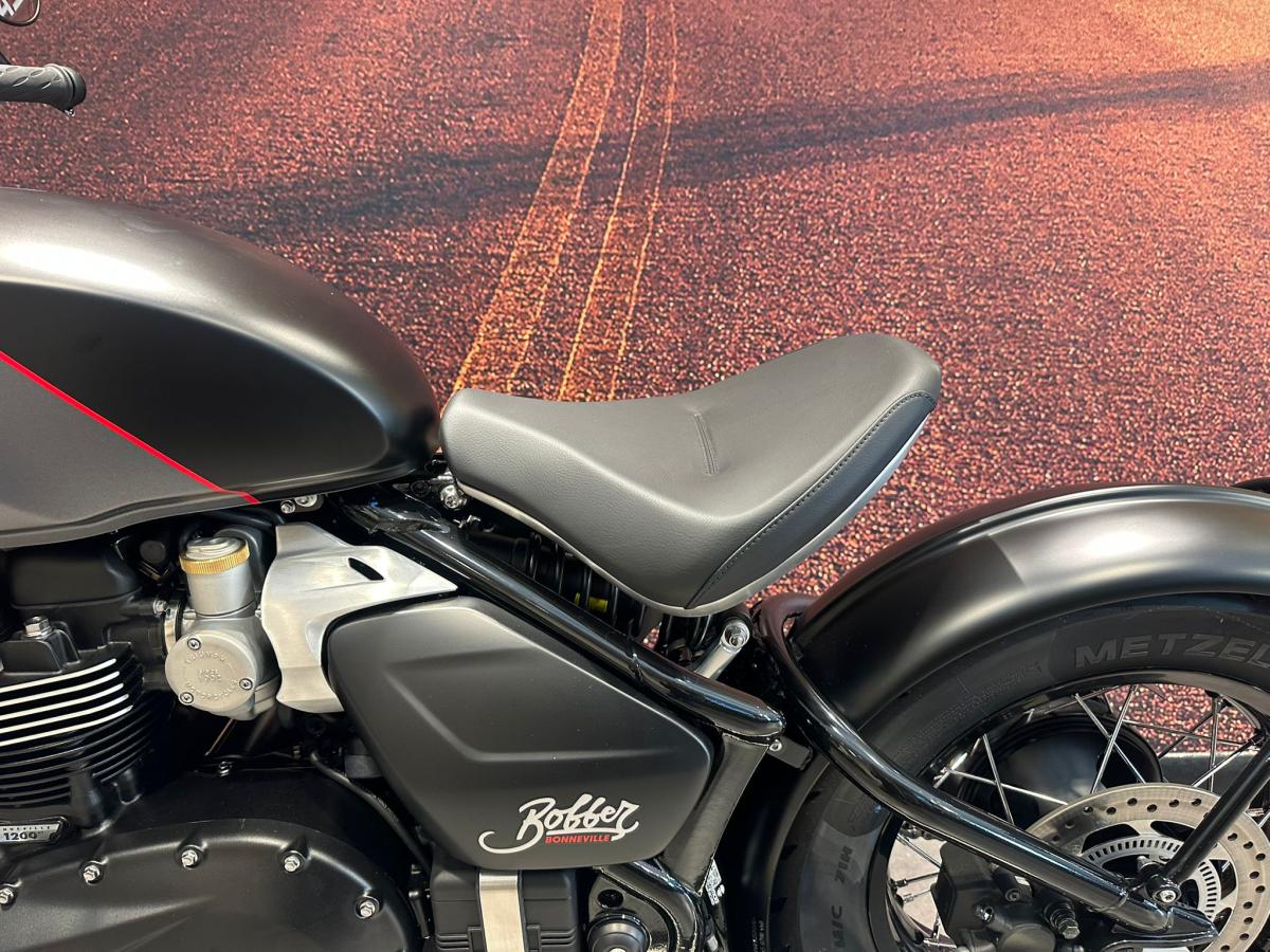 Triumph Bonneville Bobber - Image 6