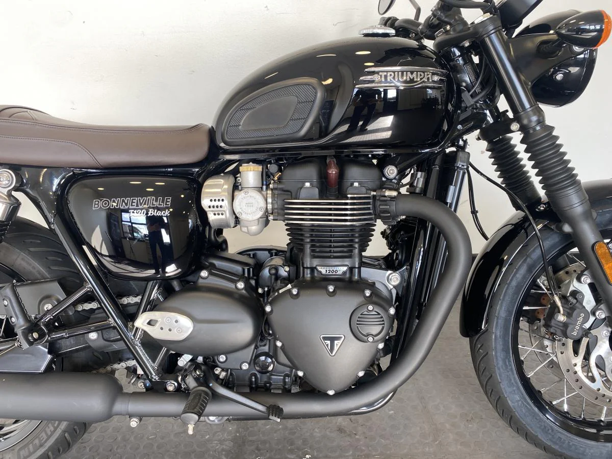 Triumph Bonneville T120 Black - Image 14