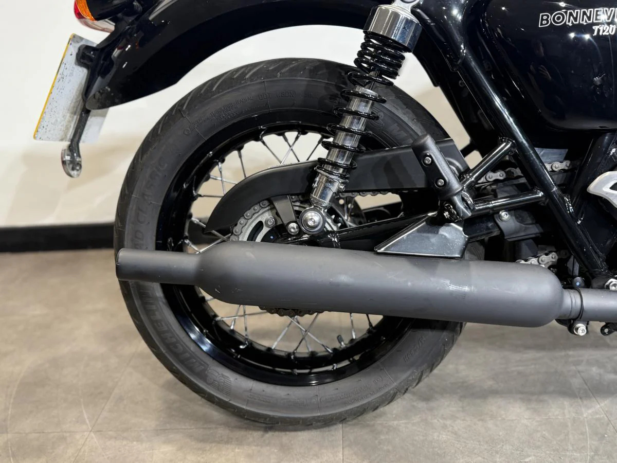 Triumph Bonneville T120 Black - Image 12
